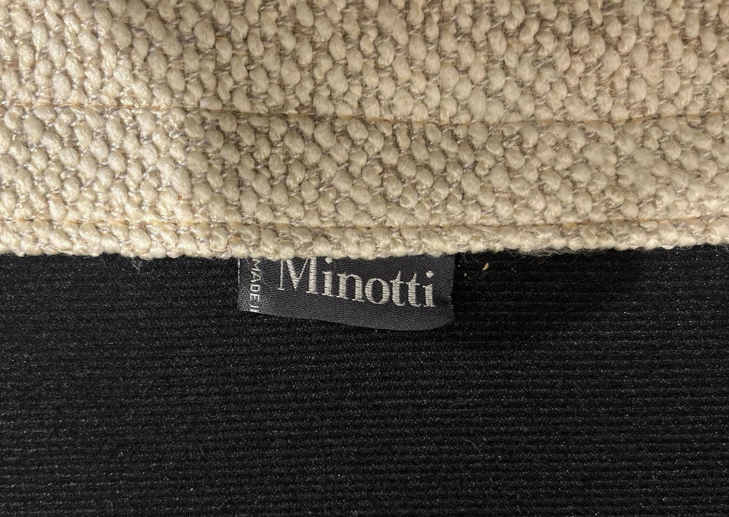 Minotti Hamilton Hoekbank + Hocker – Ecru Bouclé | Refurbished