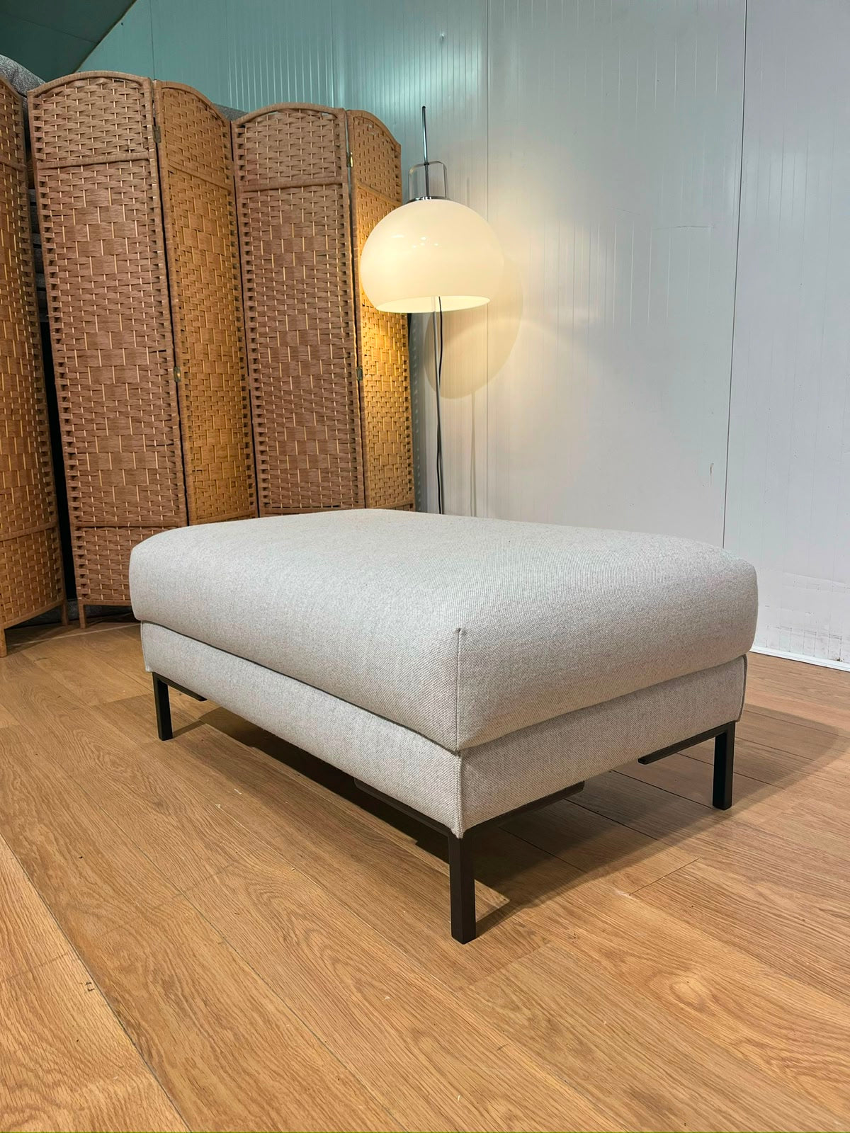 Design on Stock Aikon Lounge Hocker Ploegwol 03 Nieuwstaat