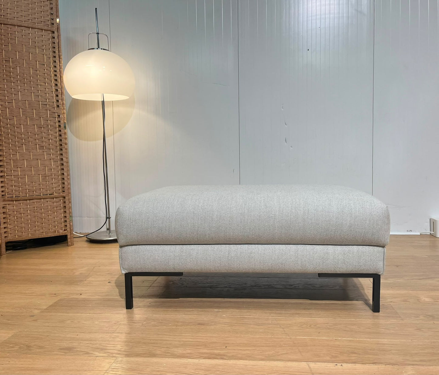 Design on Stock Aikon Lounge Hocker Ploegwol 03 Nieuwstaat