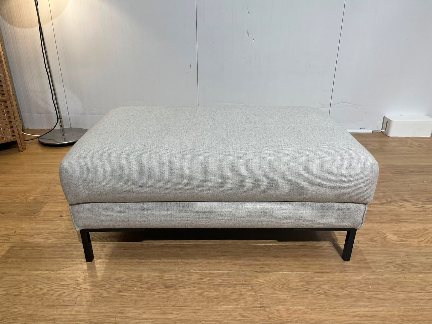 Design on Stock Aikon Lounge Hocker Ploegwol 03 Nieuwstaat