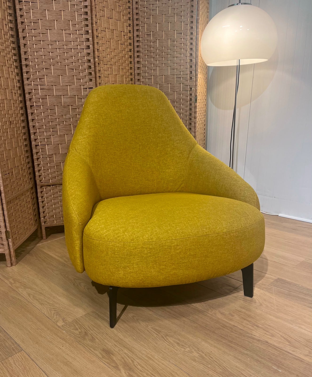Leolux Jill Fauteuil Geel Nieuwstaat