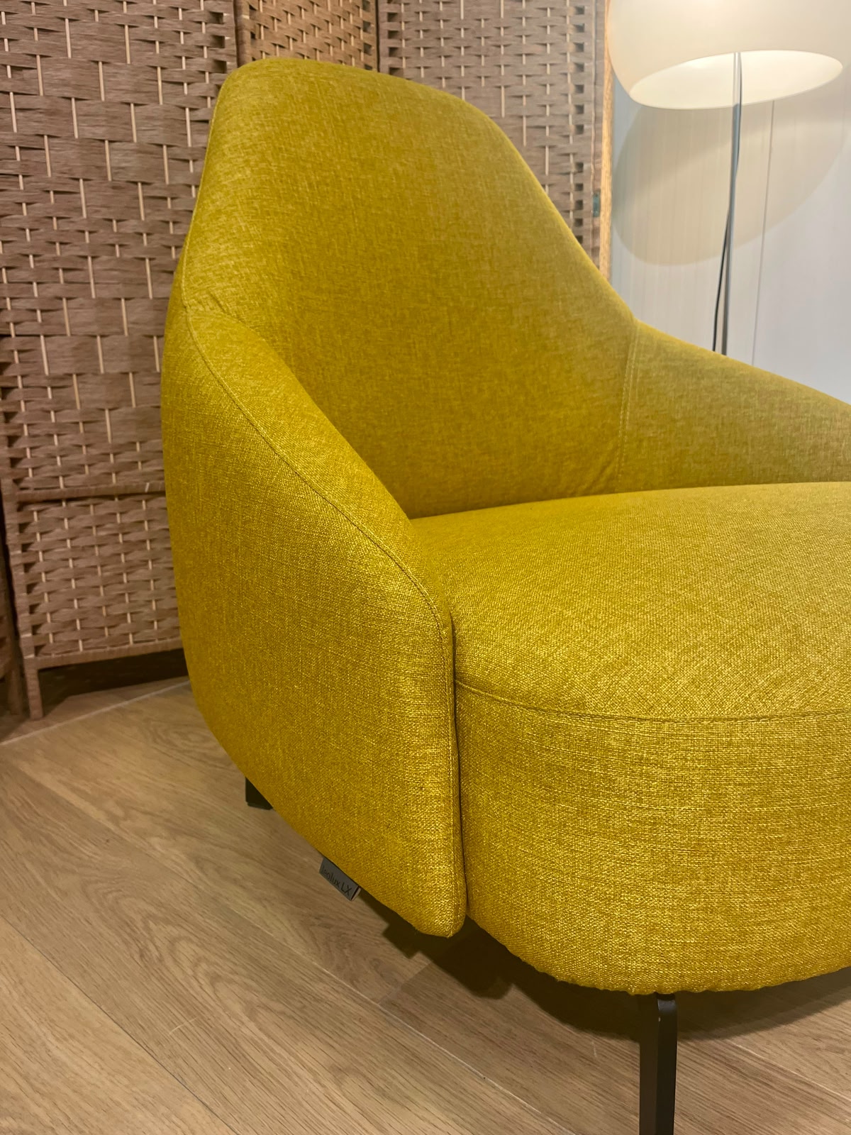 Leolux Jill Fauteuil Geel Nieuwstaat