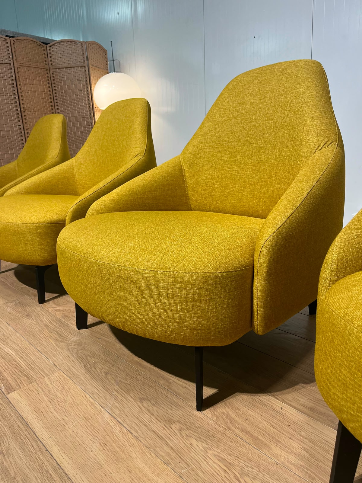 Nieuwstaat 3x Leolux Jill Fauteuil Geel