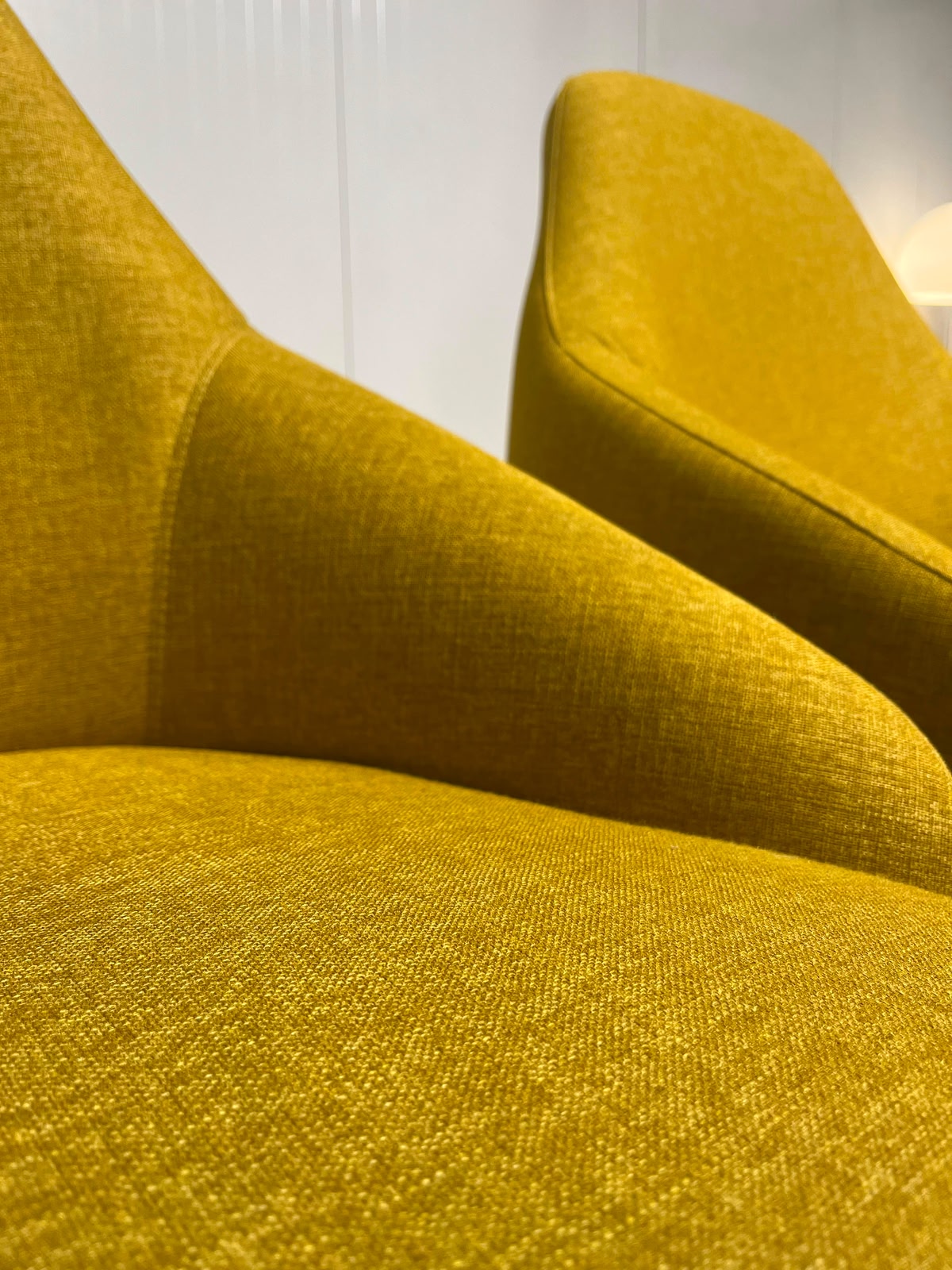 Nieuwstaat 3x Leolux Jill Fauteuil Geel