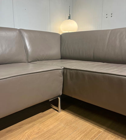 Design on Stock Bloq Hoekbank Leer Taupe Goede Staat