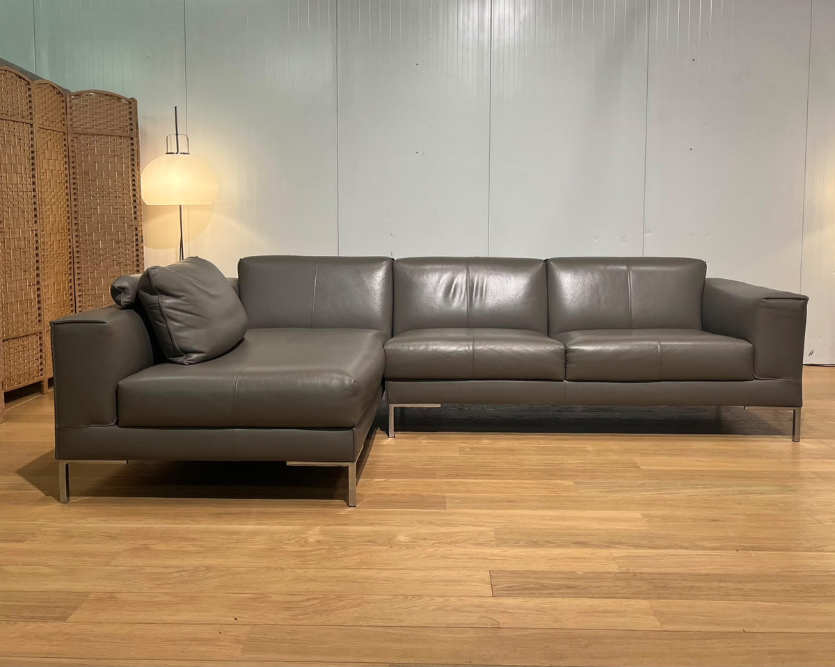 Design on Stock Aikon Hoekbank Taupe Leer Nieuwstaat