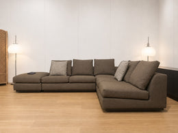 ZGAN Minotti Andersen Hoekbank Taupe + Hocker - NP €35.000