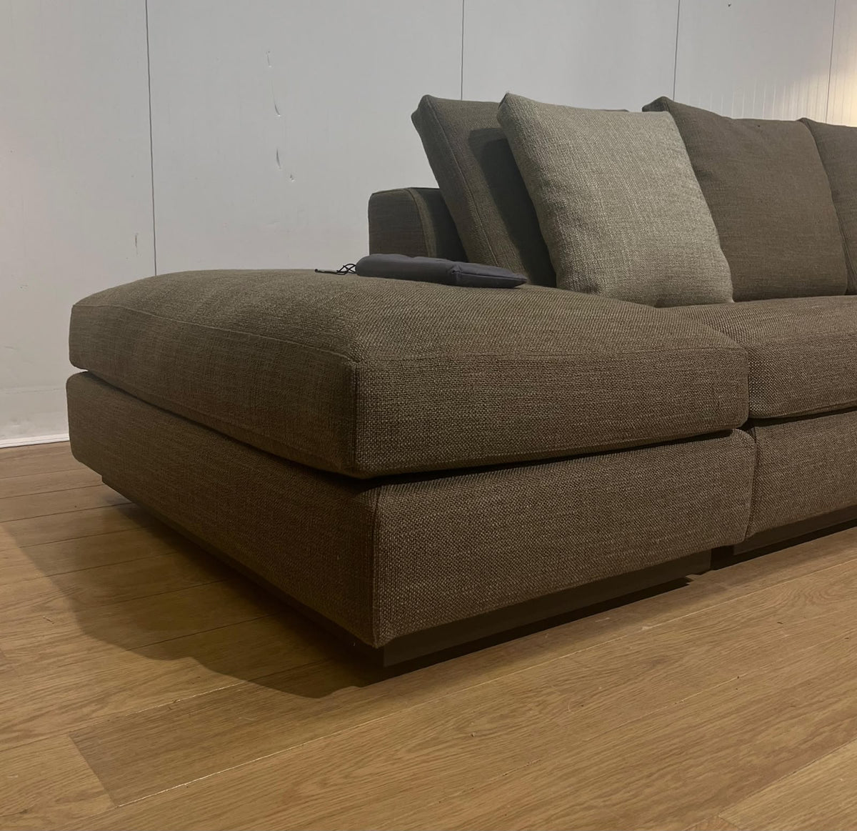 NIEUWSTAAT Minotti Andersen Hoekbank + Hocker + GARANTIE
