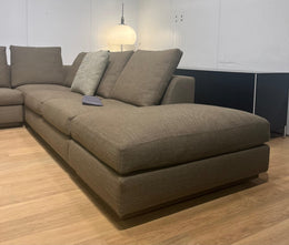 ZGAN Minotti Andersen Hoekbank Taupe + Hocker - NP €35.000