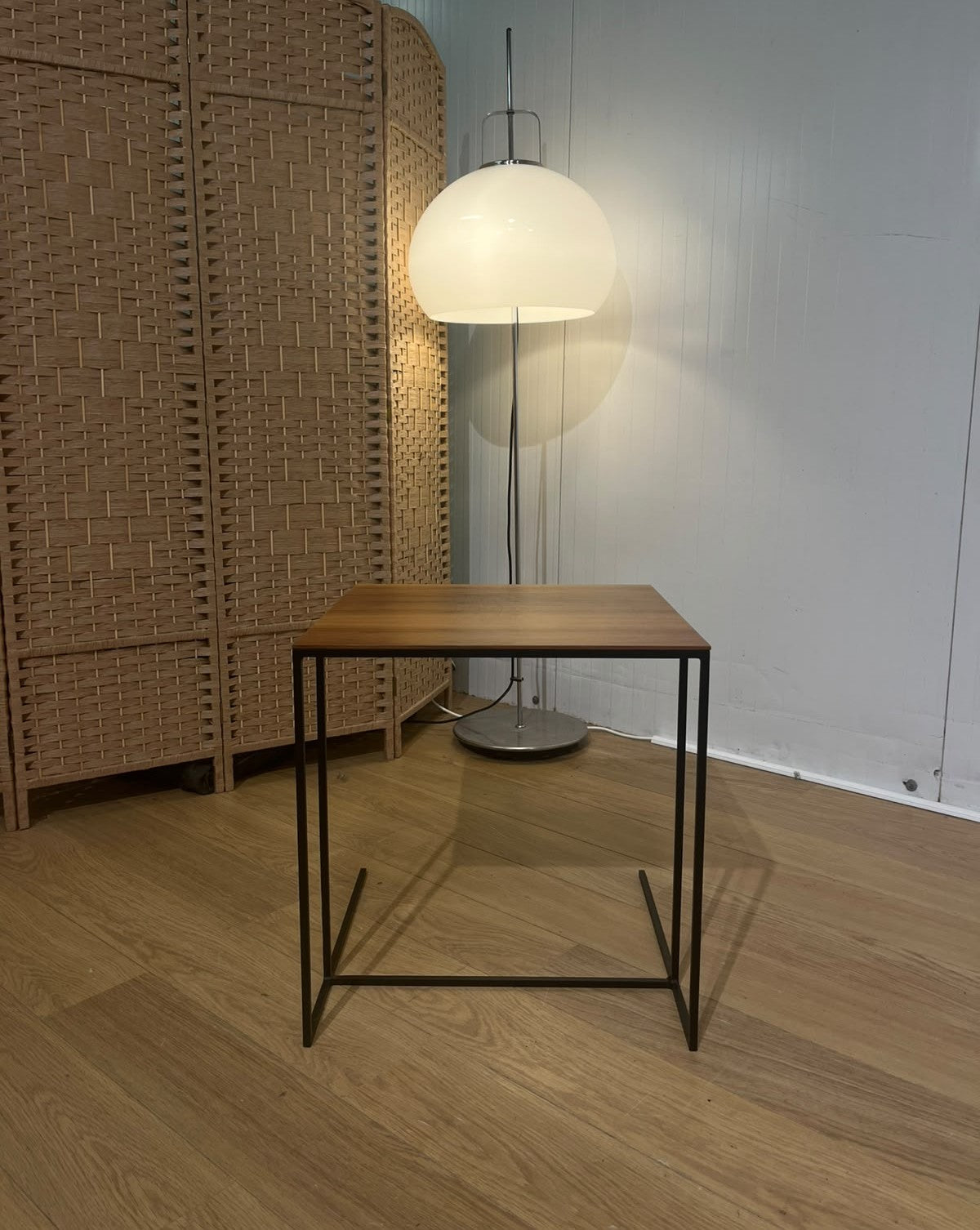 NIEUWSTAAT Minotti Side Table NP €2.300 + GARANTIE