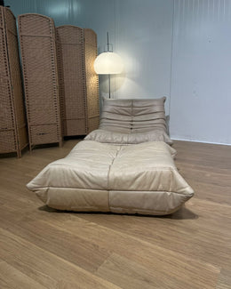 NIEUWSTAAT Ligne Roset Togo + Poef NP €5000 GARANTIE