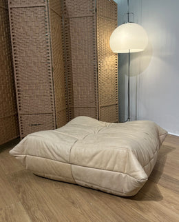 NIEUWSTAAT Ligne Roset Togo + Poef NP €5000 GARANTIE