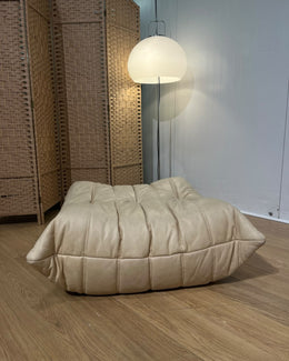 NIEUWSTAAT Ligne Roset Togo + Poef NP €5000 GARANTIE