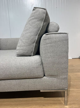 NIEUWSTAAT Design on Stock Aikon Hoekbank + Hocker NP €7.500