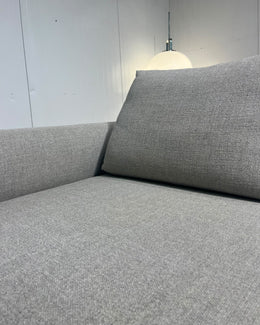 NIEUWSTAAT Design on Stock Aikon Hoekbank + Hocker NP €7.500