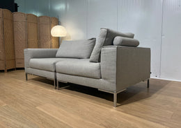 NIEUWSTAAT Design on Stock Aikon Hoekbank + Hocker NP €7.500