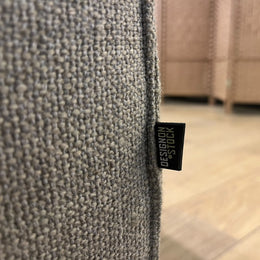 NIEUWSTAAT Design on Stock Aikon Hoekbank + Hocker NP €7.500