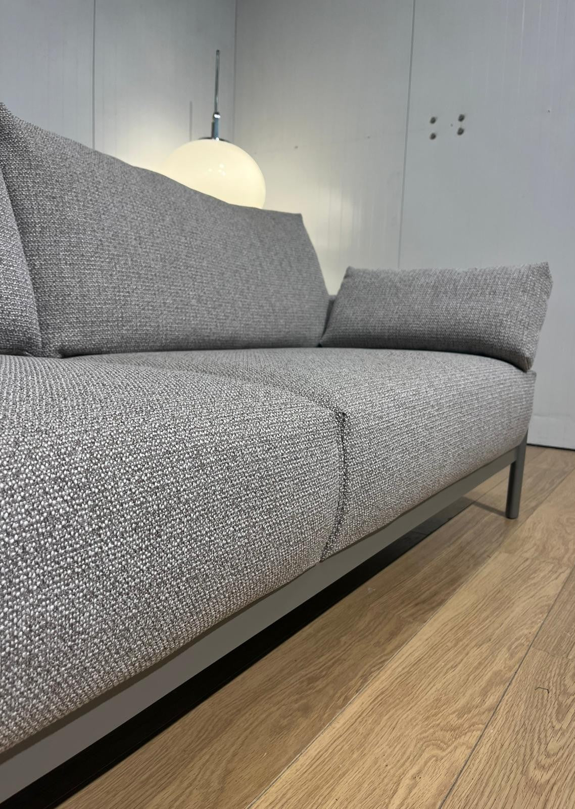 NIEUWSTAAT Leolux Enna Hoekbank NP €9.000 + GARANTIE