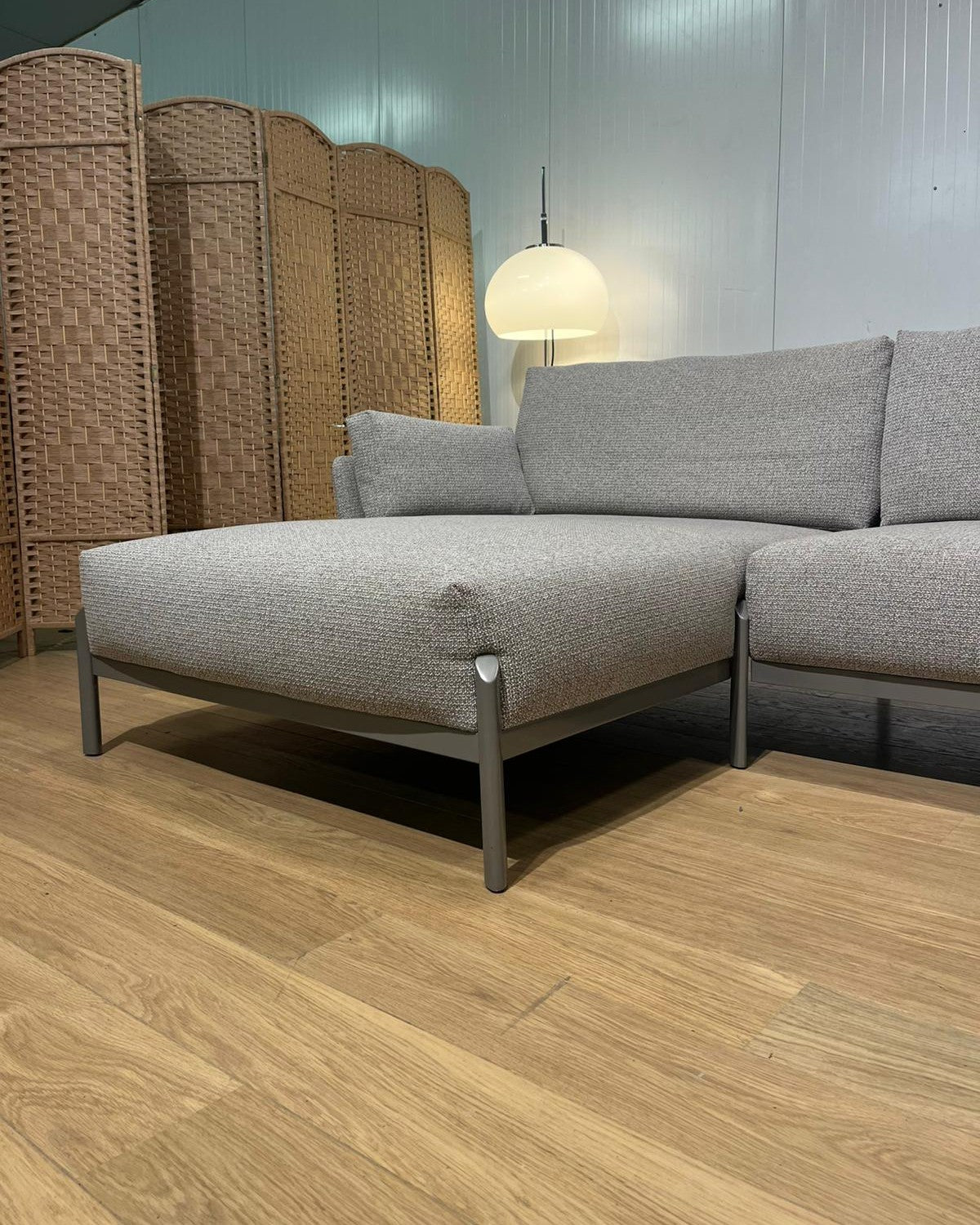 NIEUWSTAAT Leolux Enna Hoekbank NP €9.000 + GARANTIE