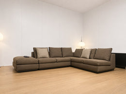 ZGAN Minotti Andersen Hoekbank Taupe + Hocker - NP €35.000